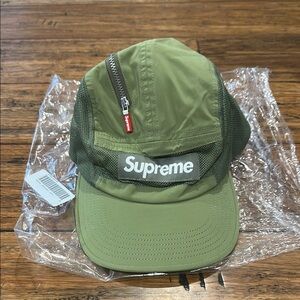Supreme Zip Mesh Camp Cap in Green